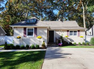 20 Lookout Dr, Sound Beach, NY 11789