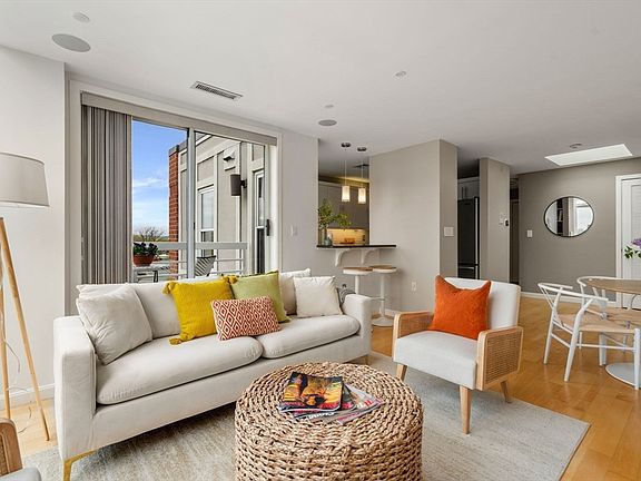 4th image of 20 Chestnut St Unit Penthouse 602