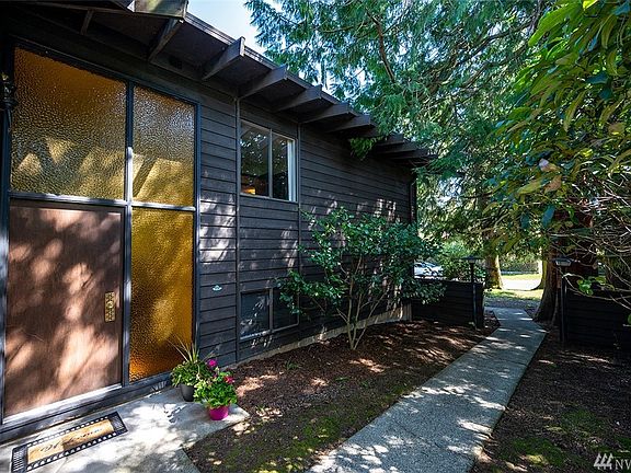 3rd image of 12523 17th Ave NE