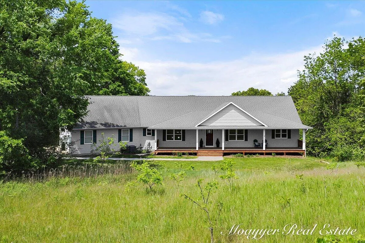 10245 Lincoln Lake Rd NE photo 1