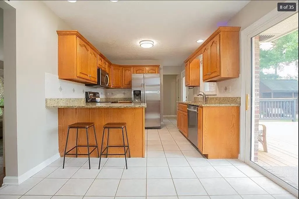 3 bed, 2041 sqft, $2,200 — Photo 3