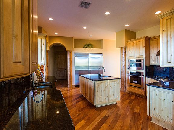 5th image of 759 Woodridge Ln