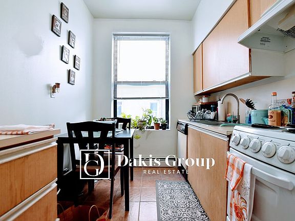5th image of 28-02 Crescent St #Dgb