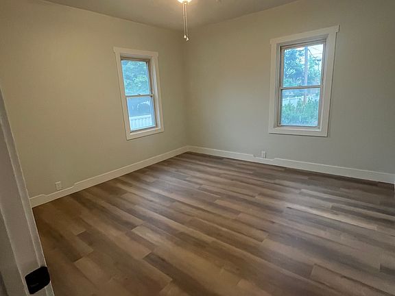 4th image of 4775 S Meadowview Rd