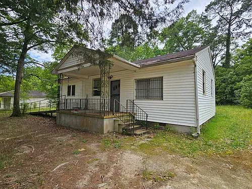 854 Trinity Pl Photo 1
