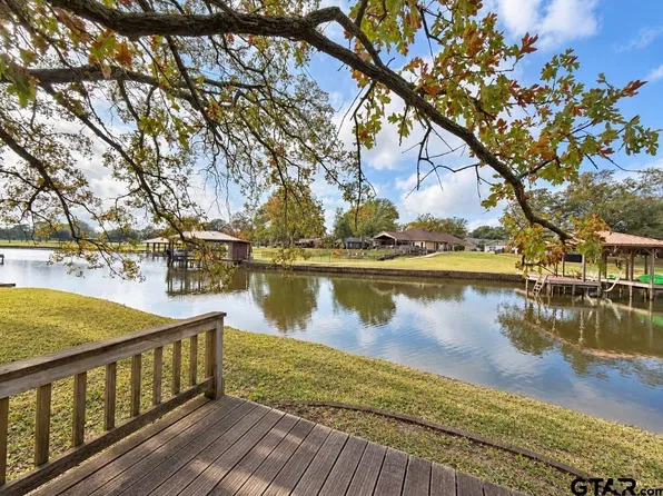 110 Williamsburg Ln, Bullard, TX 75757