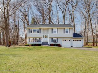 33 Birmingham Dr, Manalapan, NJ 07726