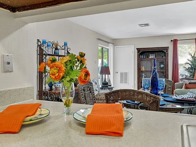 Sunlake Apartments — Photo 30