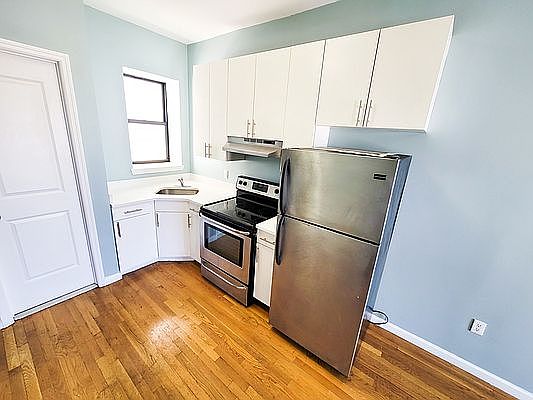 3rd image of 144 Bruckner Blvd #1D