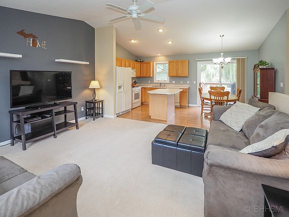 22022 Bluebird Ave-103