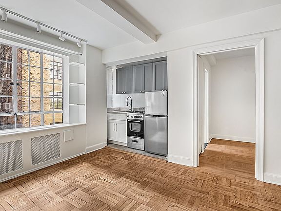 5th image of 140 E 40th St APT 3G