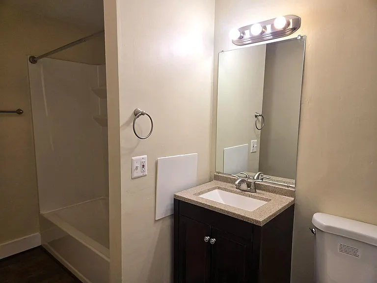 24 E Pall Mall St — Photo 5