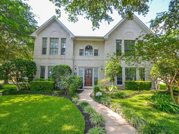 1403 N Medio River Cir, Sugar Land, TX 77478