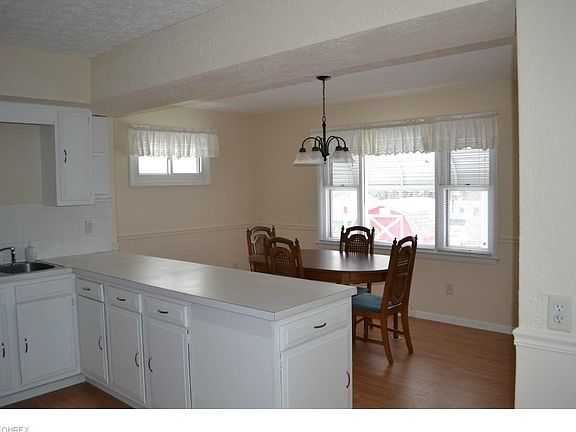 5th image of 1652 Oakwood Ave