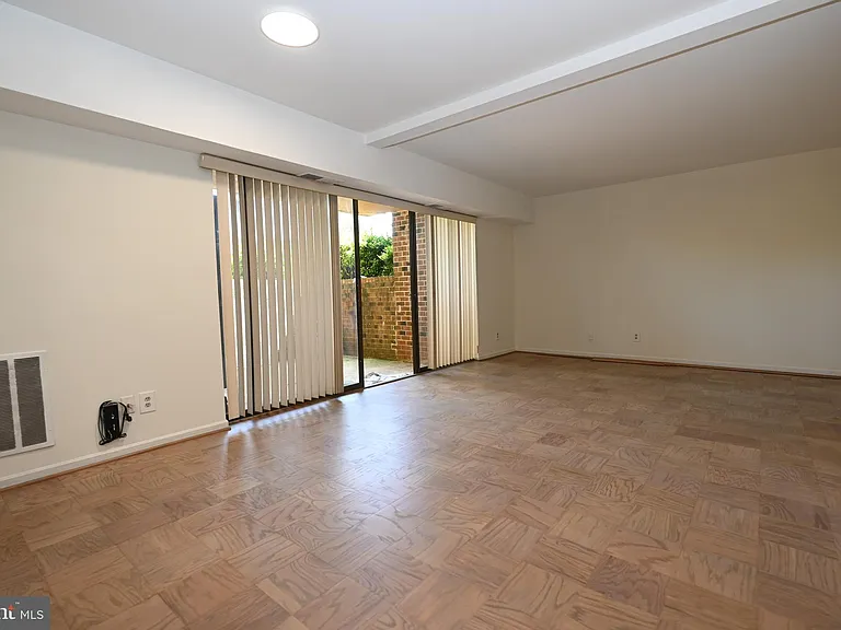4404 Island Pl #104 — Photo 3