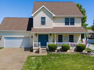 505 Park Trail Rd, Mackinaw, IL 61755