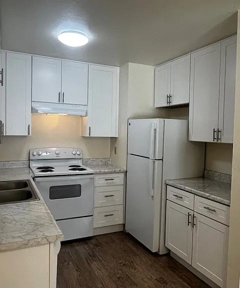 Orange Grove Apartments — Photo 19