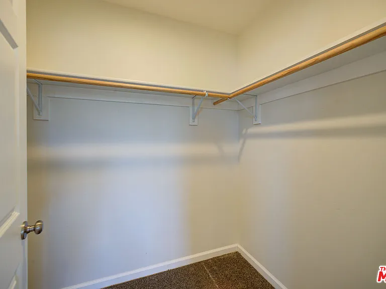585 Branch St — Photo 13
