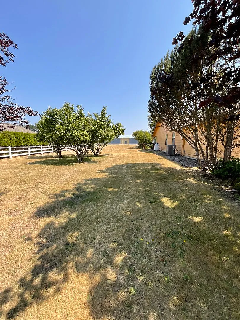 Single-level living with a one-of-a kind setting! — Photo 2