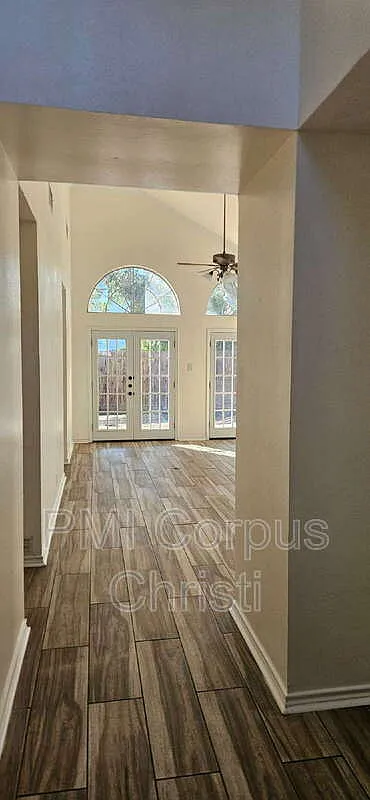 4 bed, 3.0 bath, 1995 sqft, $2,350 — Photo 4