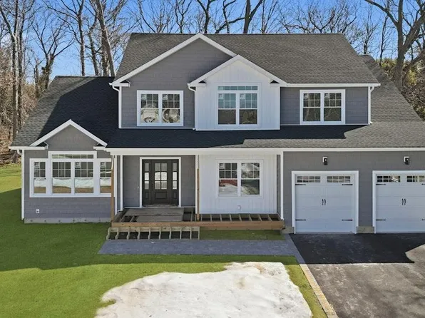 4 lotto court Road, Lake Grove, NY 11755