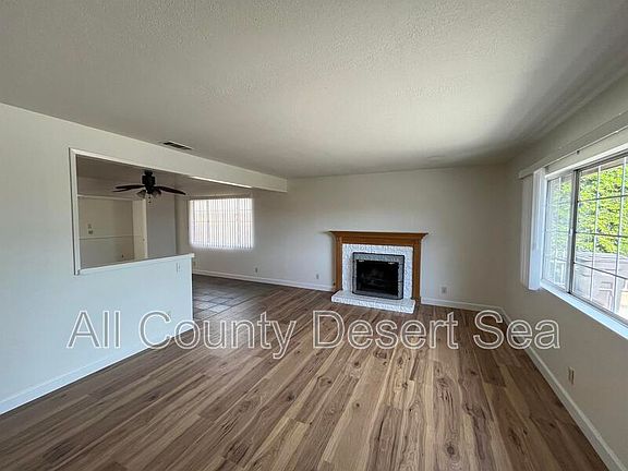 3rd image of 11751 Emerald St