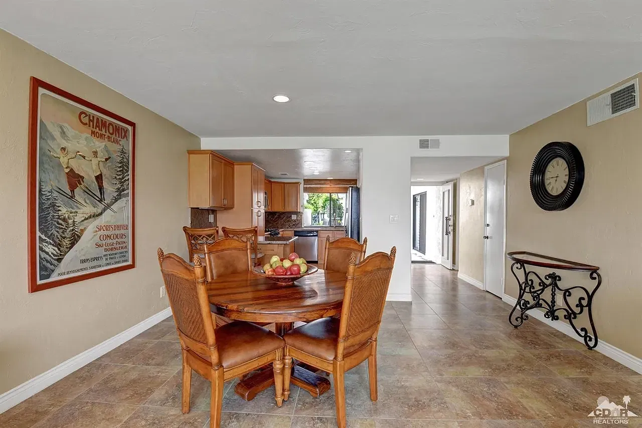 2 bed, 1270 sqft, $3,300 — Photo 4