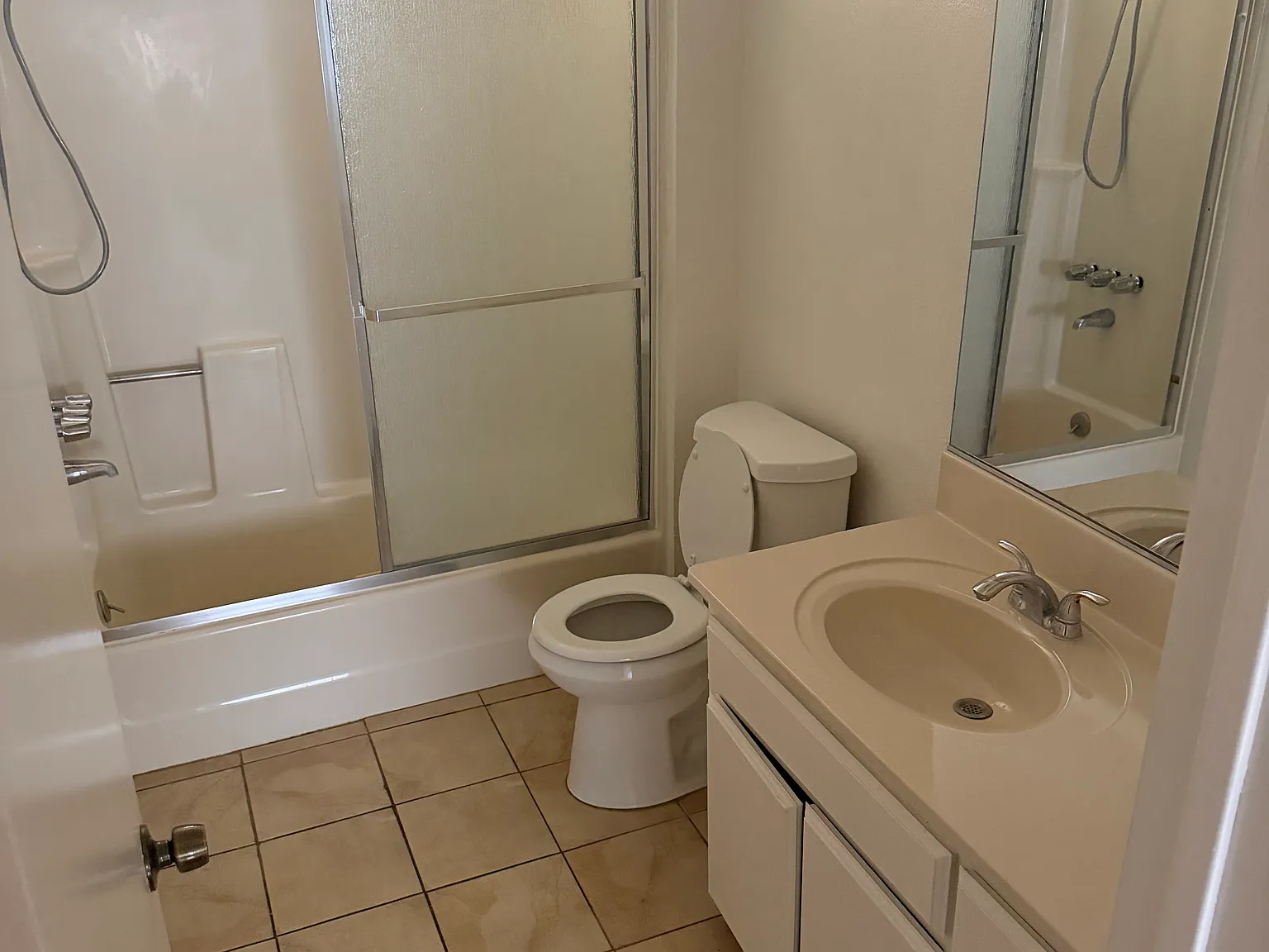 1 bed, 910 sqft, $2,000 — Photo 4