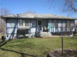 149 NW Lakeview Ct, Blue Springs, MO 64014