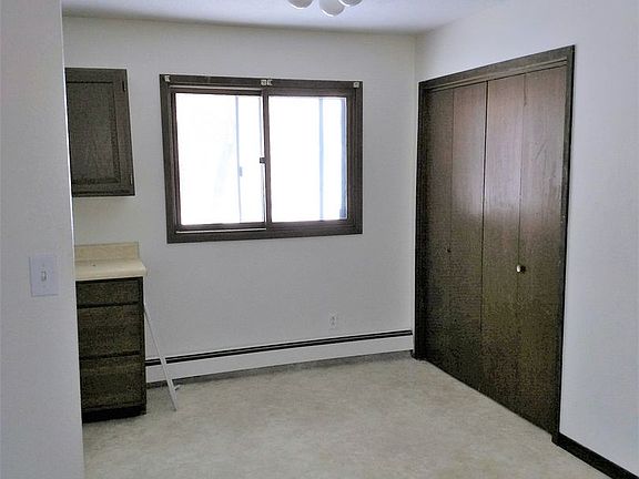 2nd image of 905 1st St APT 2