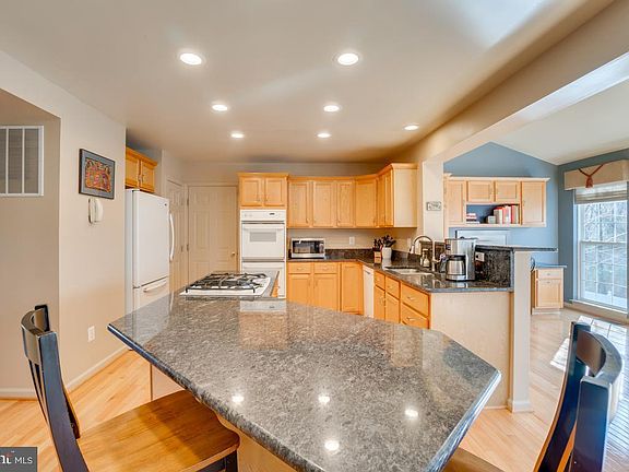 4th image of 156 Basalt Dr
