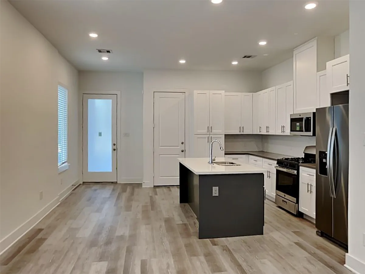 Building Photo - 221 Oriole St #B