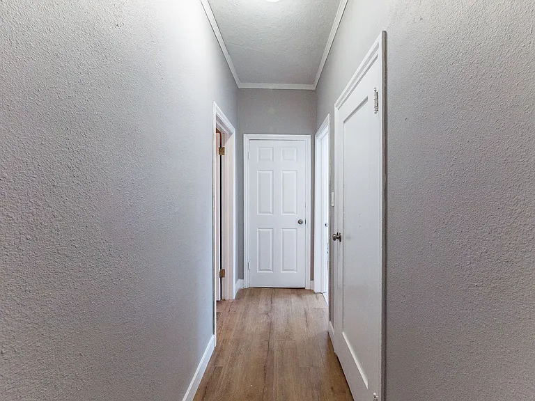 209 N Berendo St #3/4 — Photo 15