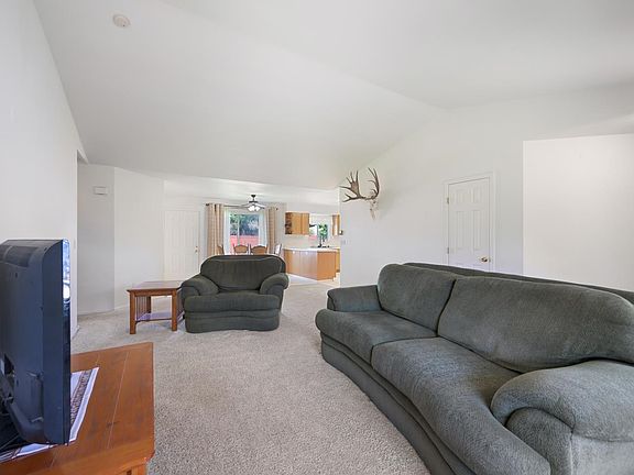 3rd image of 647 Meadowood Ct