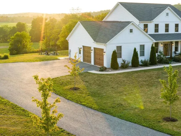 50 Bella Terra Dr, Shermans Dale, PA 17090