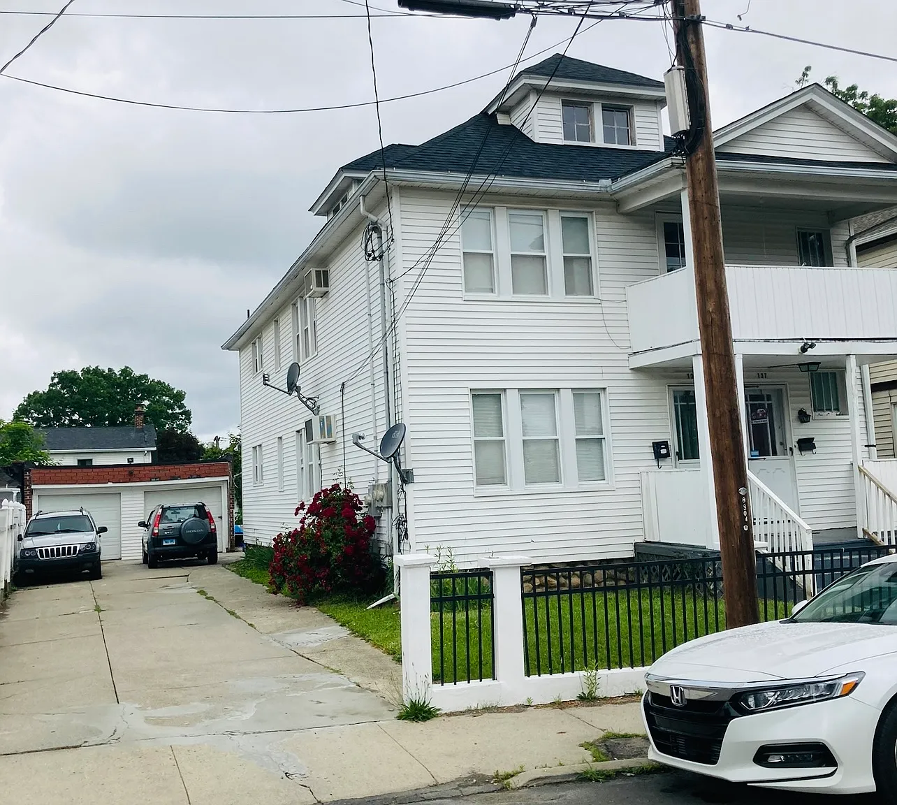 3 bed, 2496 sqft, $1,950 — Photo 4
