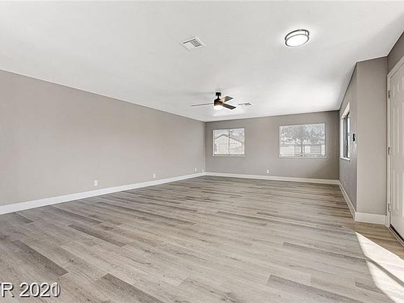 3rd image of 3609 Roseglen Ct