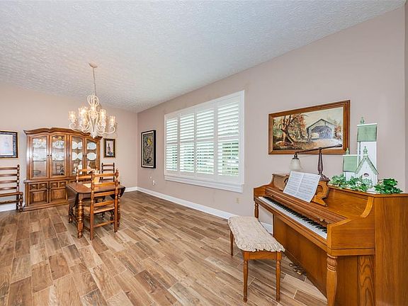 4th image of 2996 Bradford Cir