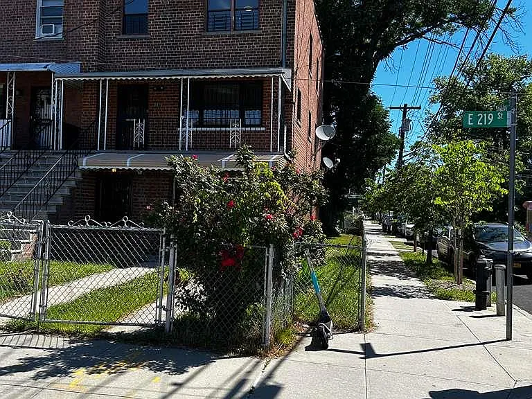 1149 E 219th St — Photo 24