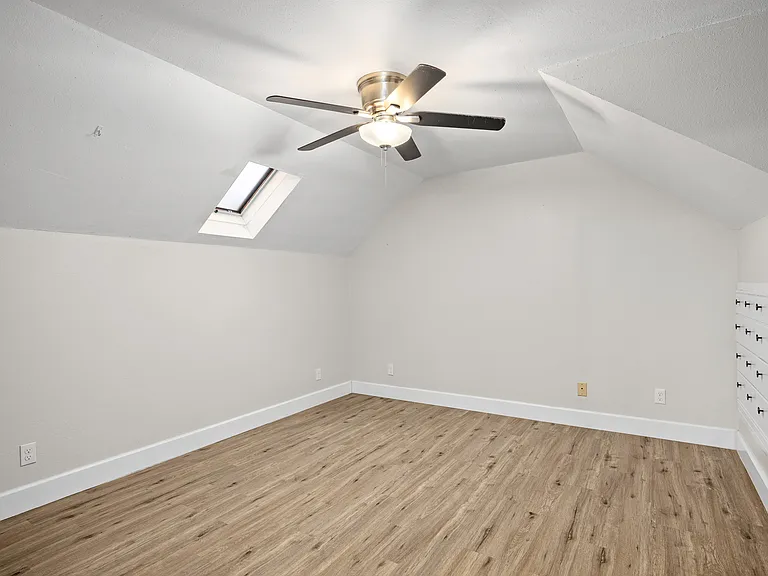 138 Hobson Ln — Photo 7