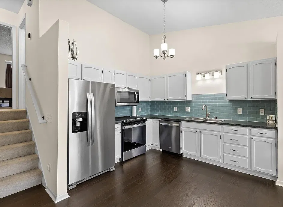3 bed, 1464 sqft, $2,150 — Photo 3