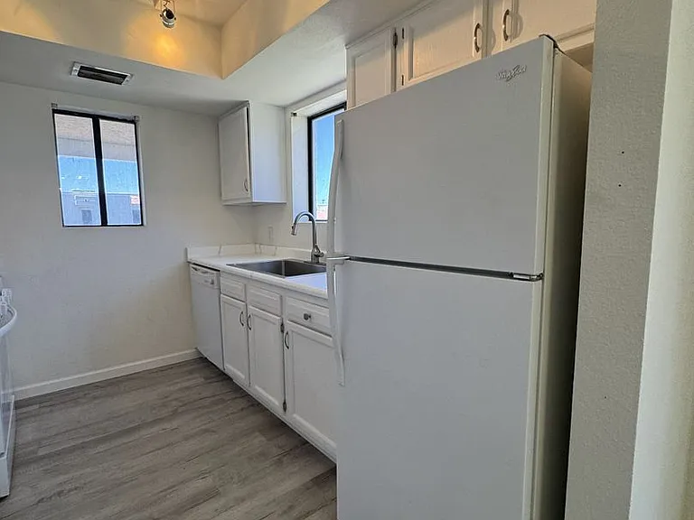 850 S River Dr — Photo 23