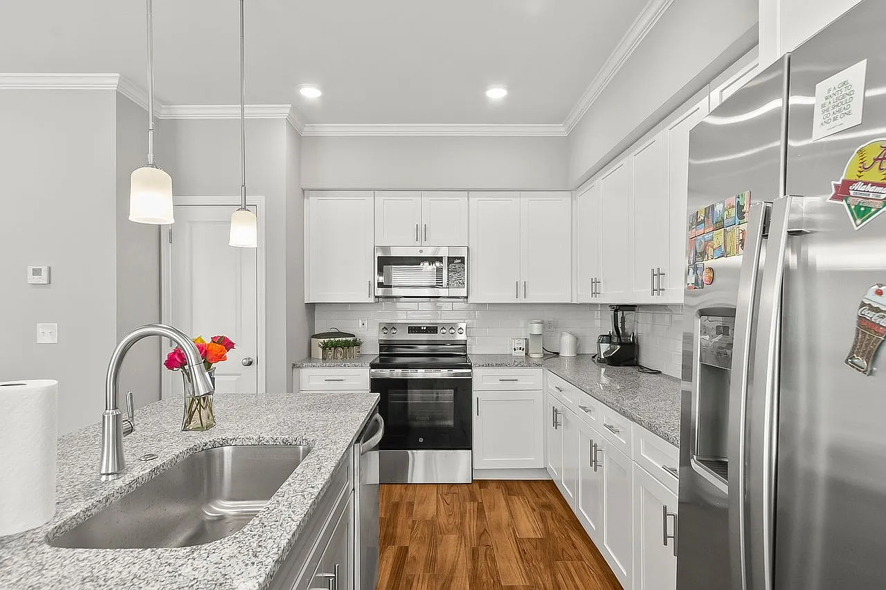 4 bed, 4.5 bath, 2120 sqft, $3,200 — Photo 2