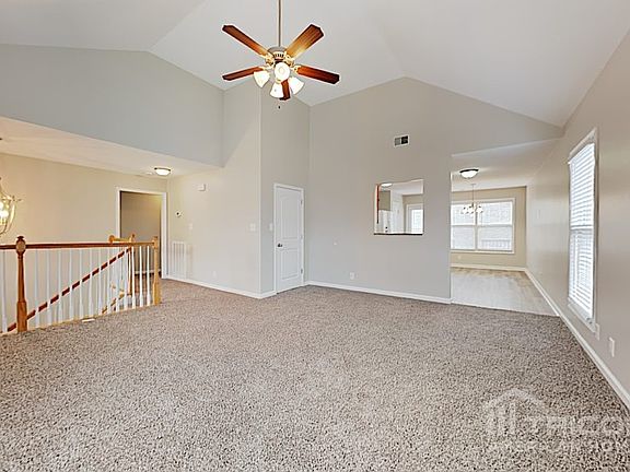 3rd image of 705 Superior Ln