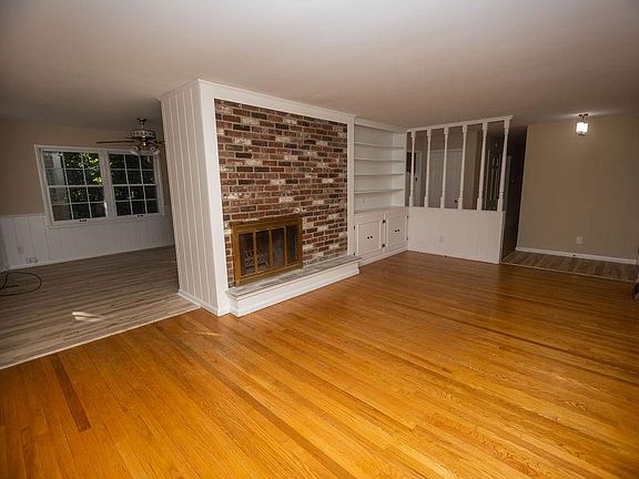 4th image of 6859 Hillcrest Dr