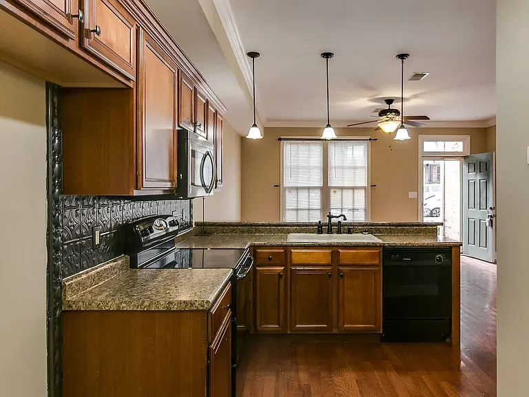 605 Anderson Dr — Photo 15
