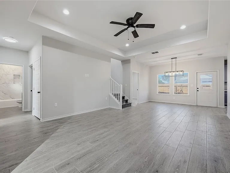 714 Mereet Dr — Photo 5