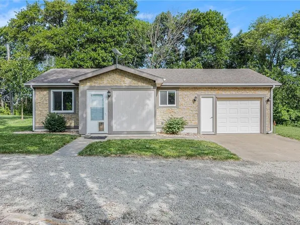 1433 Haskell Rd, Williamsburg, KS 66095