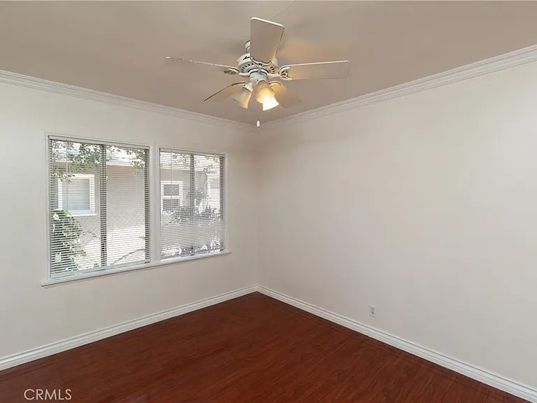 5034 Newcastle Ave — Photo 4