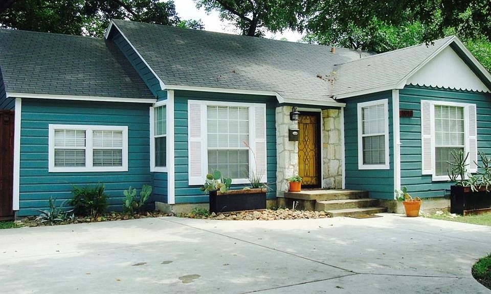 1st image of 1013 W Avenue F